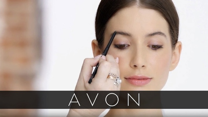 How to Get Bold, Defined Brows with Kelsey Deenihan | Avon